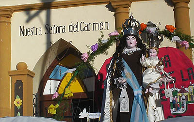 Imagen de la Virgen del Carmen Frente a la capilla de Tolombón 