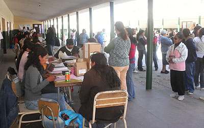 Gente participa de las elecciones y se prepara para elegir legisaldores, municipales y provinciales