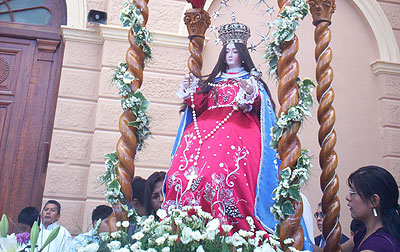 Imagen de la patrona de Cafayate la Virgen del Rosario, “la sentadita” 