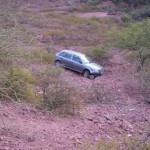 Un auto se desbarrancó 60 metros en la Quebrada de Cafayate