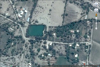 Una vista aérea de la represa de La Banda de Arribaen la que murió ahogado el niño de 9 años