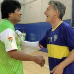 Antes de la asunción, Macri jugó al fútbol con Evo Morales