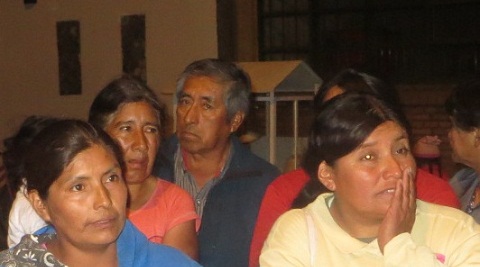 Manuel Carral, en la foto detrás de otros vecinos que reclaman la devolución de las 32 hectáreas.