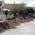 Vecinos del Barrio Cooperativa construyen cordón cuneta por sus propios medios
