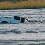 Una camioneta quedó atrapada en el río Calchaquí en medio de una fuerte correntada