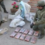 Escondían más de 11 kilos de droga en el auxilio de una camioneta